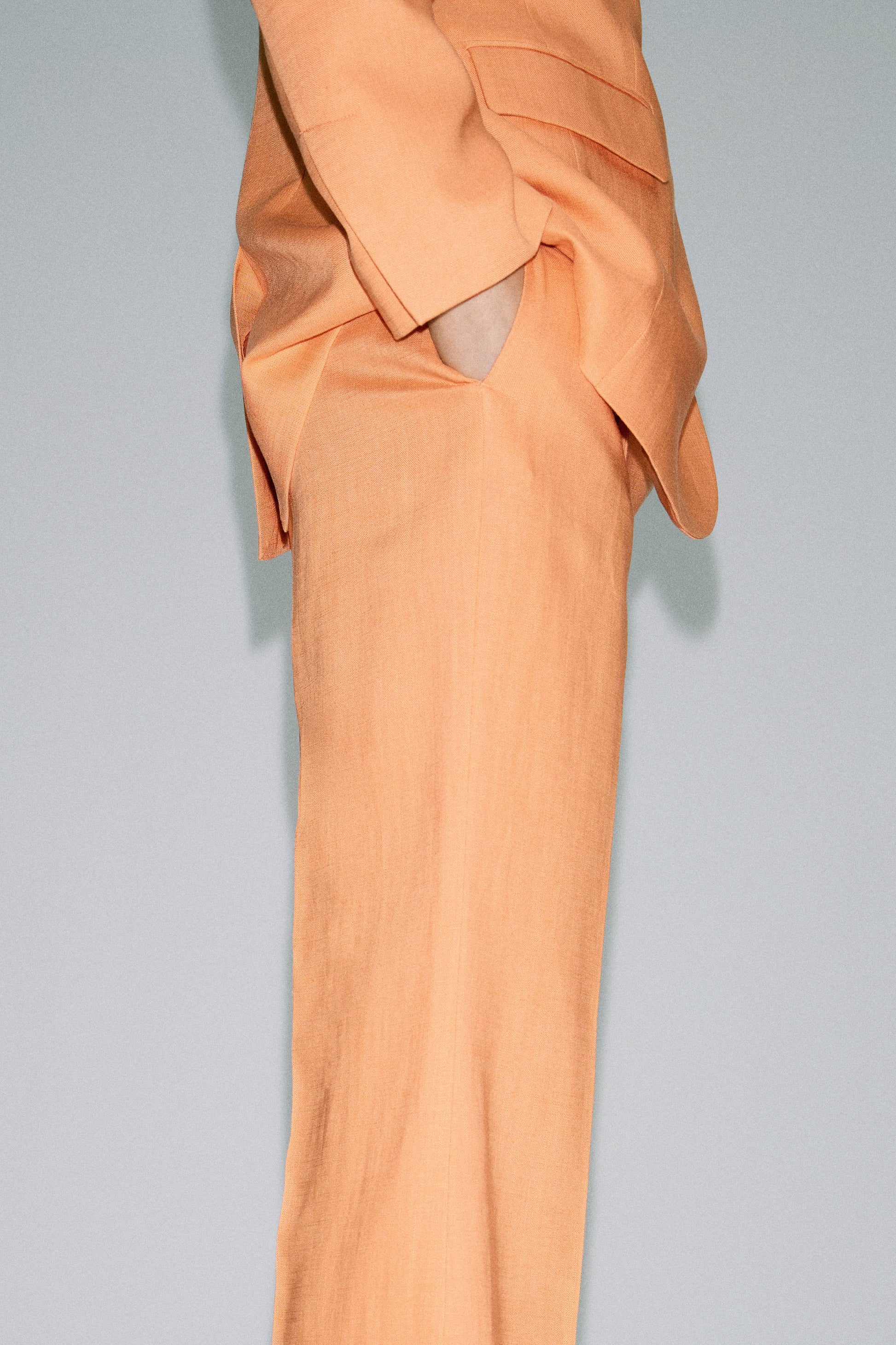 LIGHT PEACH