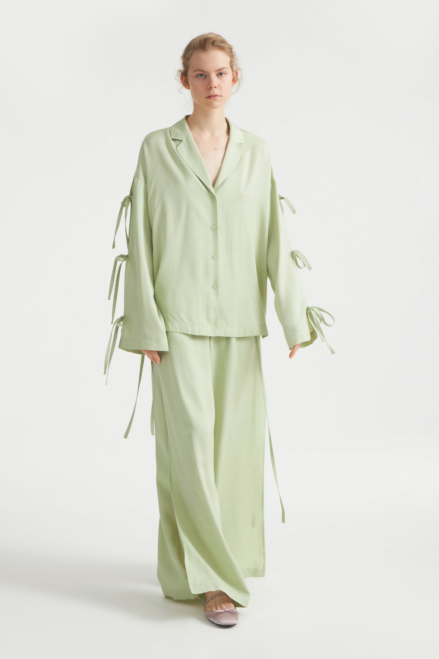 LIGHT GREEN
