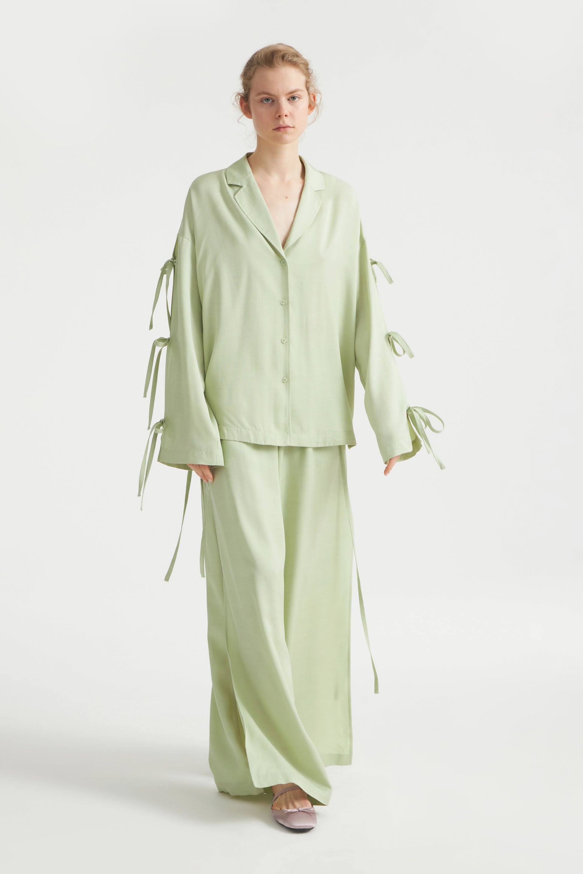 LIGHT GREEN