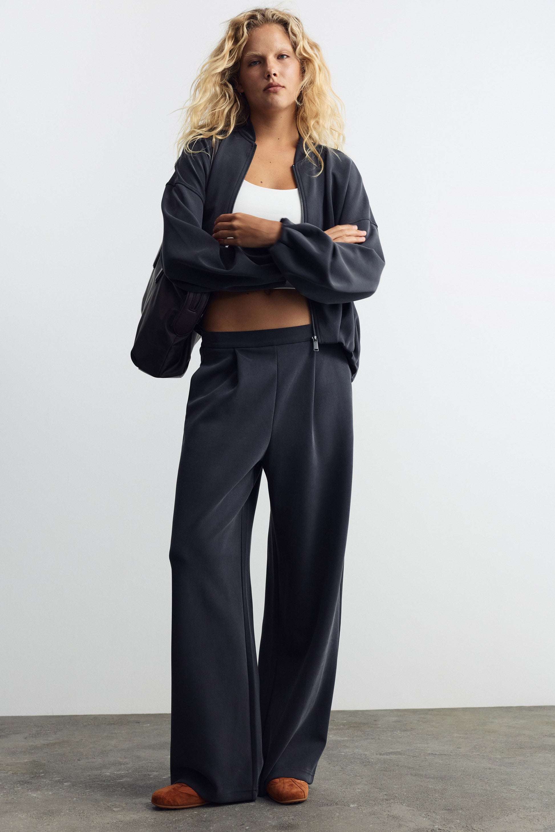 DARK GREY