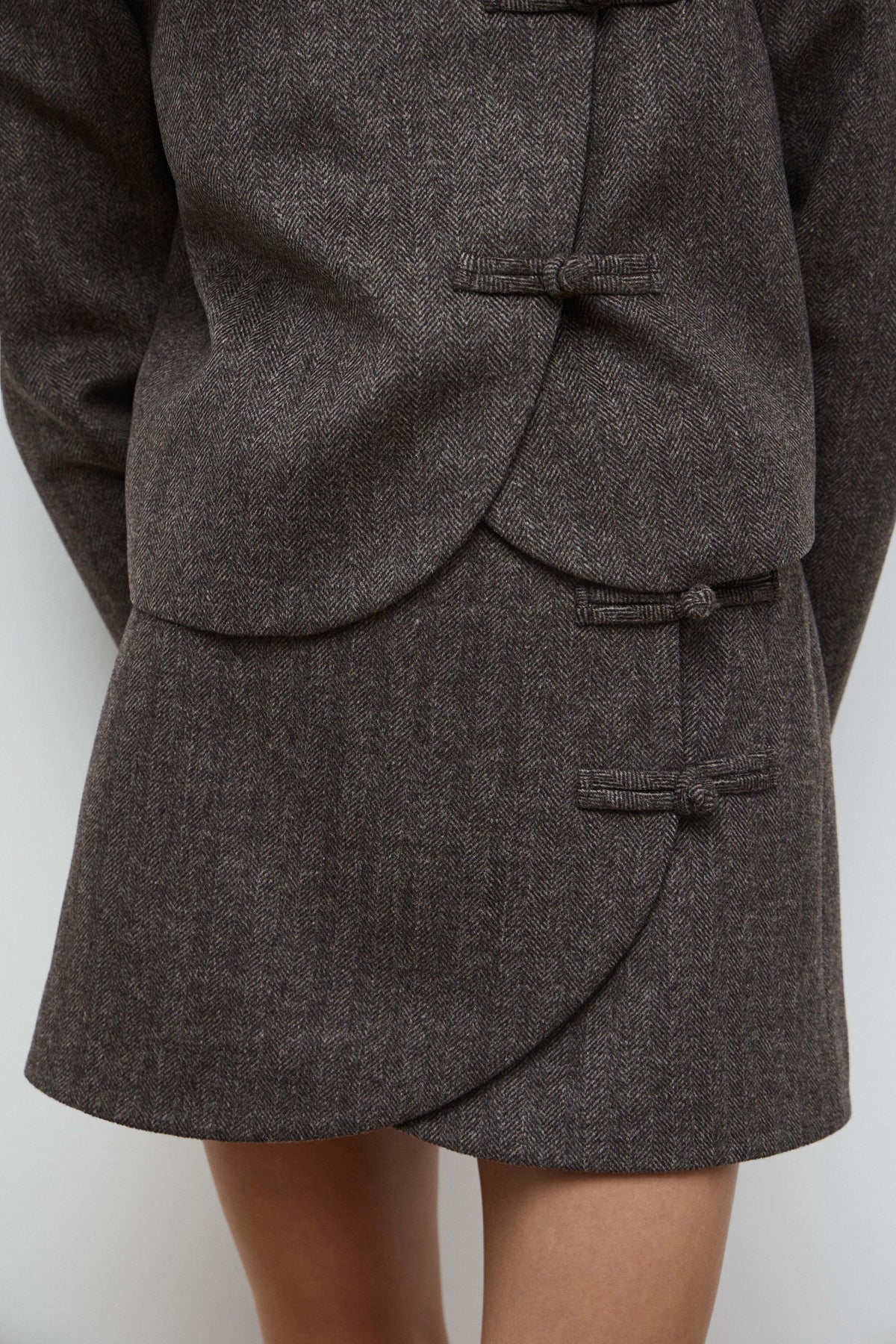 GRAY BROWN