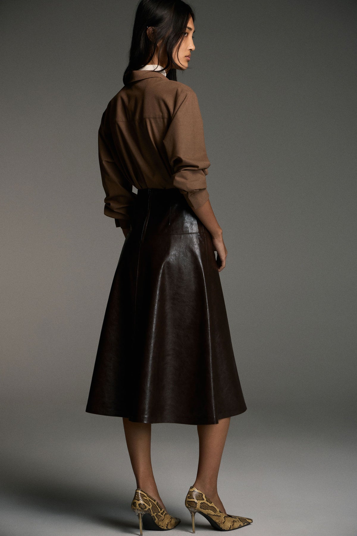 DARK BROWN