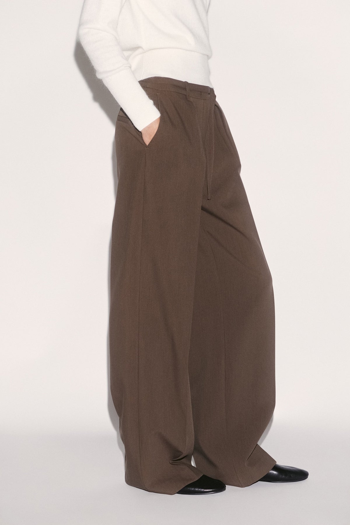 DARK BROWN