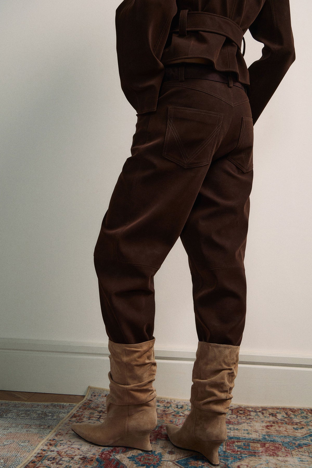 DARK BROWN