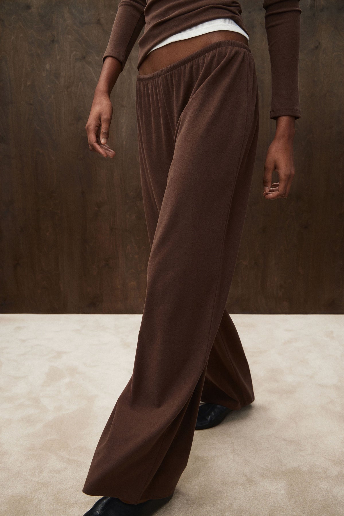 DARK BROWN