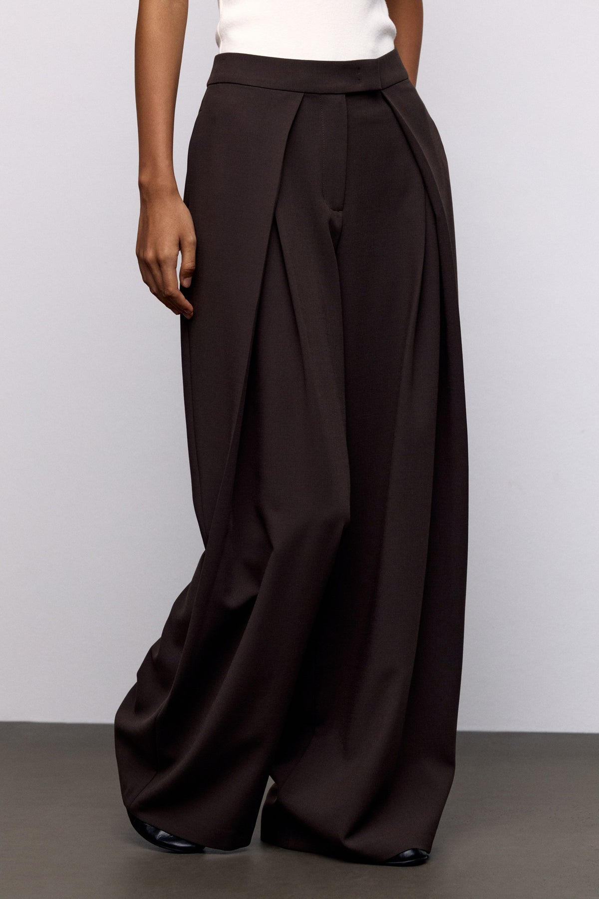 DARK BROWN