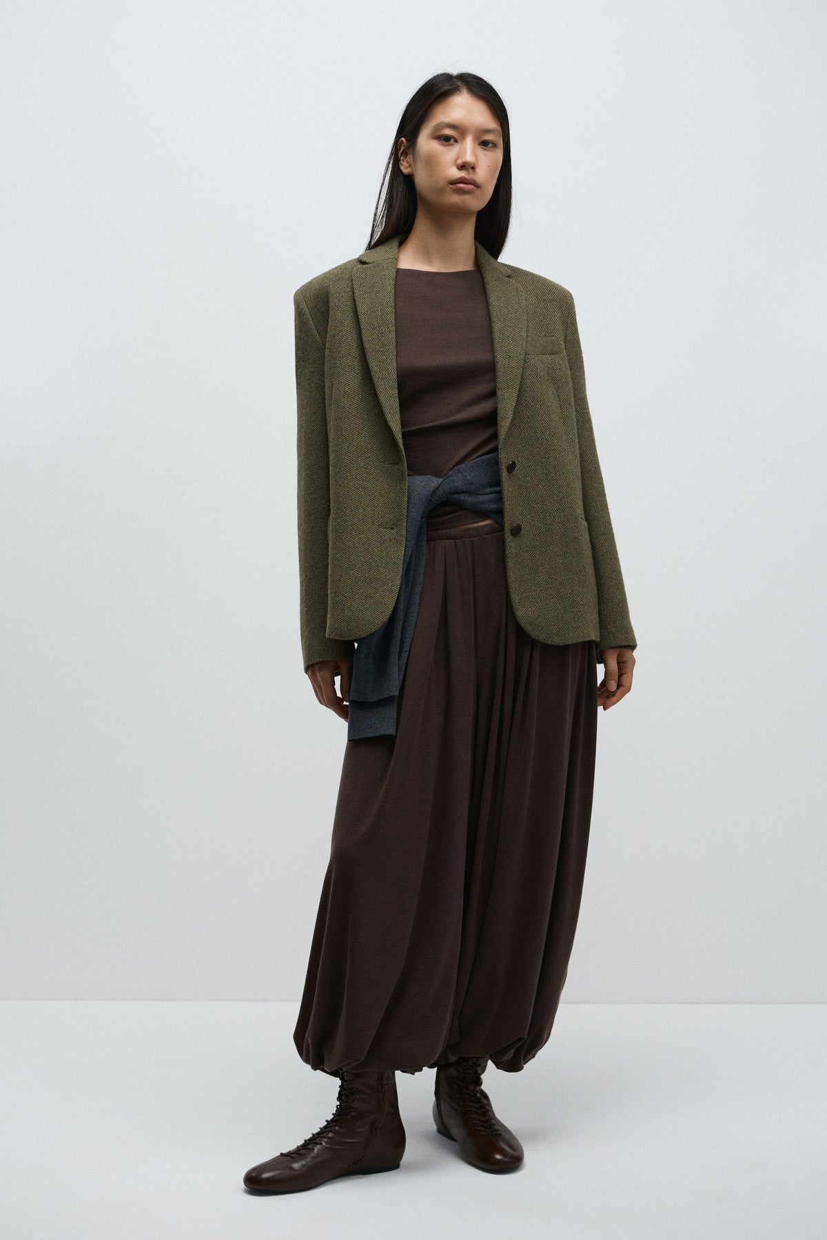DARK BROWN
