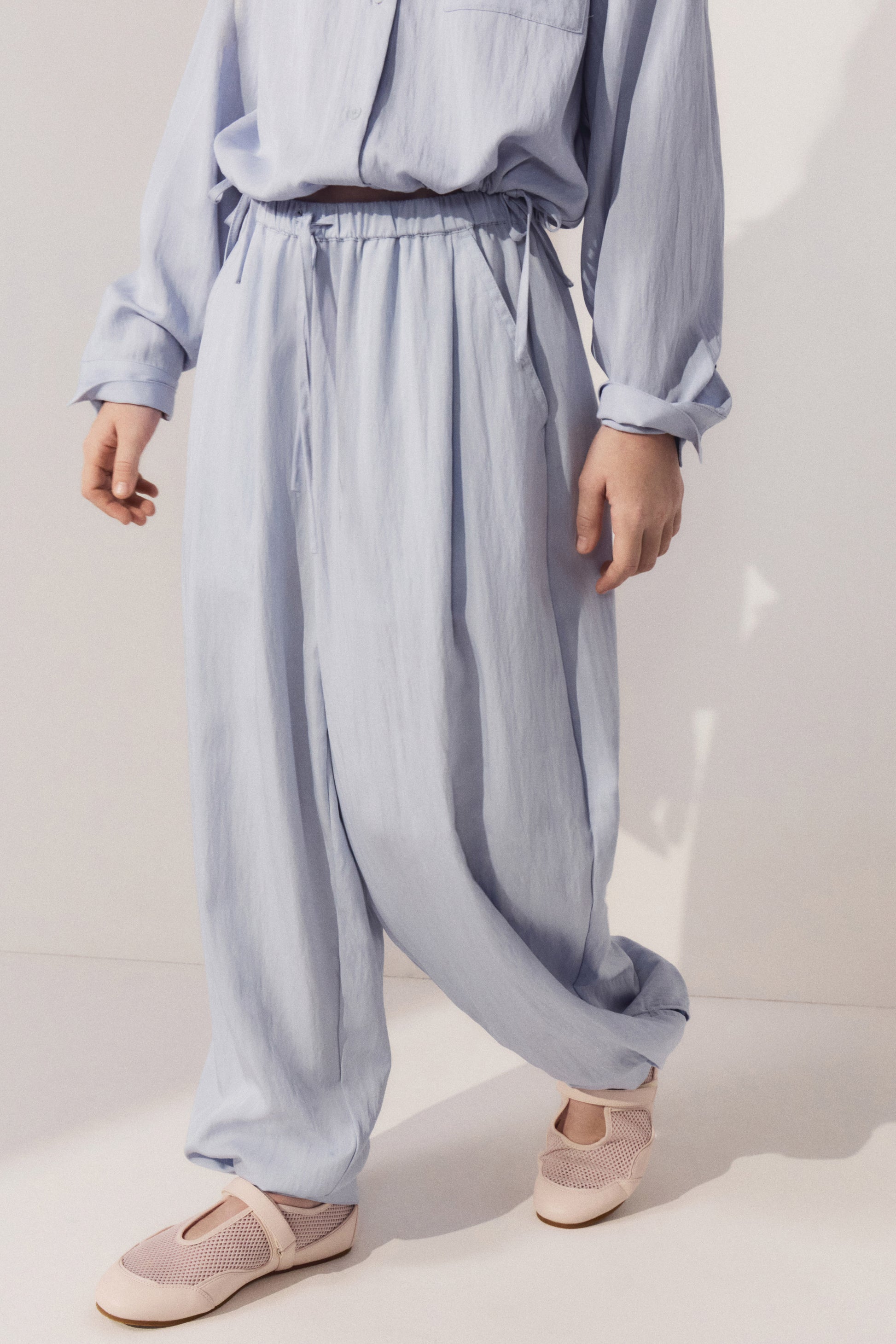 LIGHT BLUE