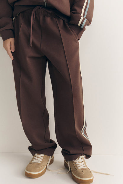 DARK BROWN