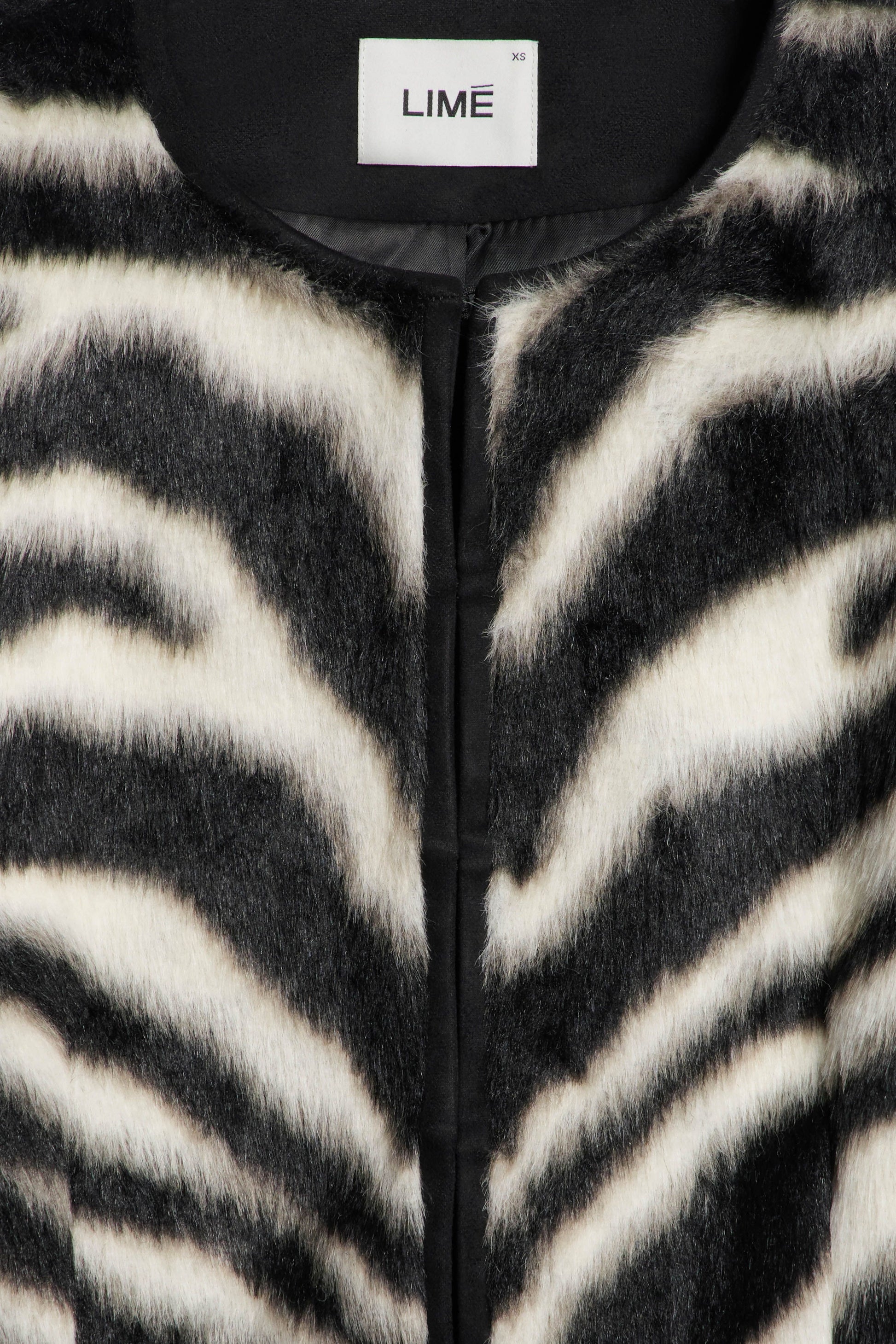 BLACK/WHITE