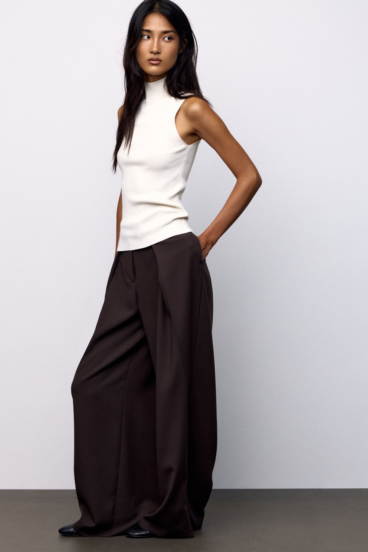 DARK BROWN