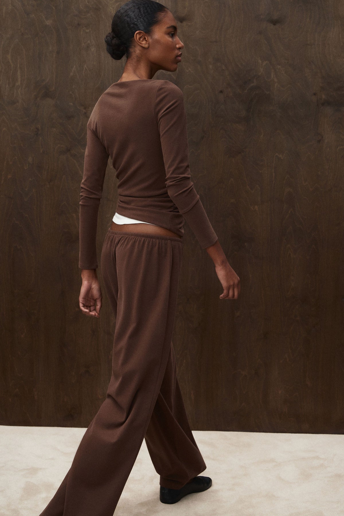 DARK BROWN
