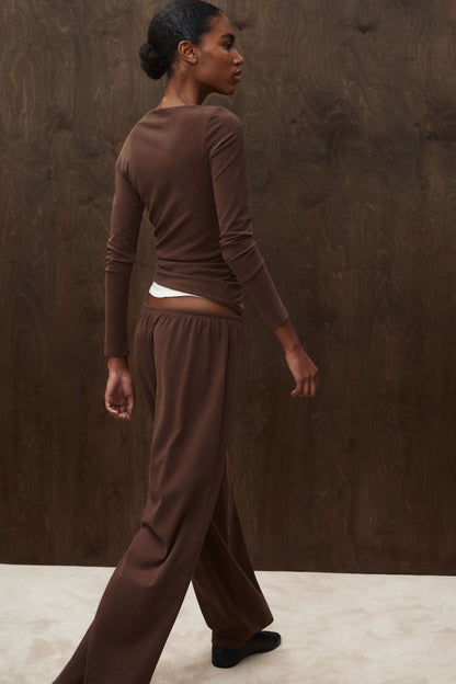 DARK BROWN