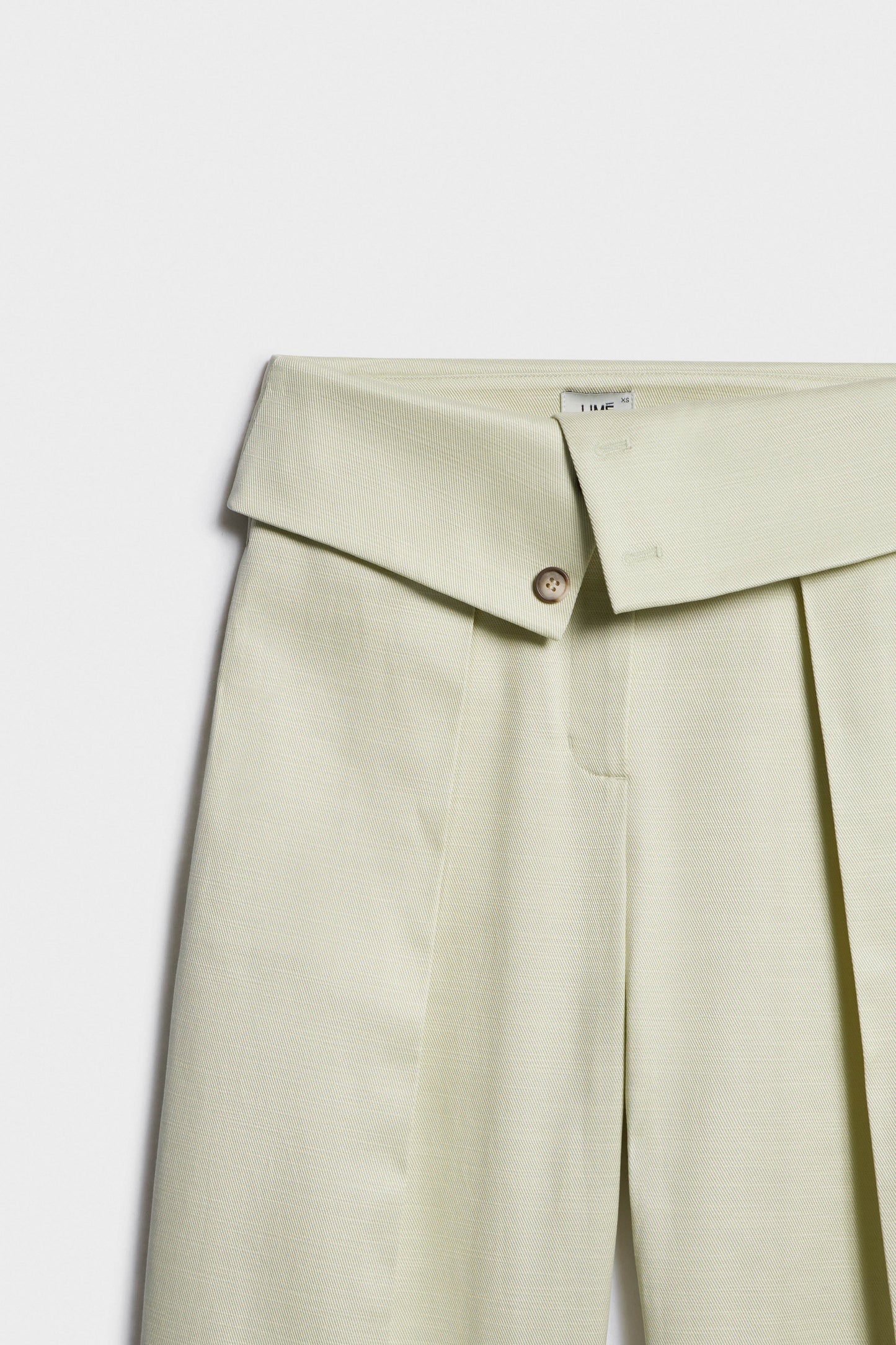 LIGHT GREEN