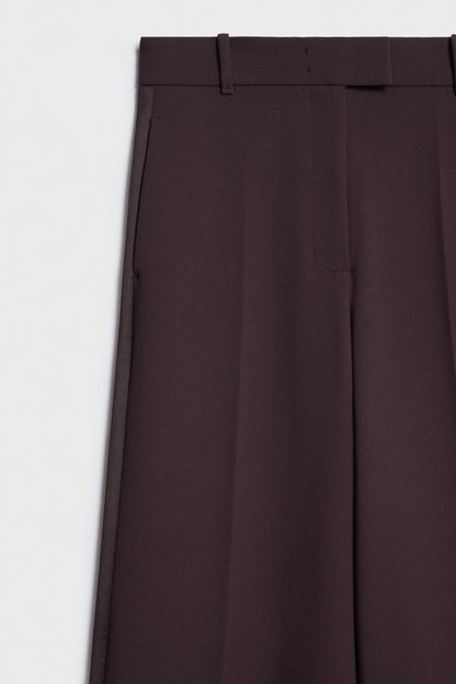 DARK BROWN
