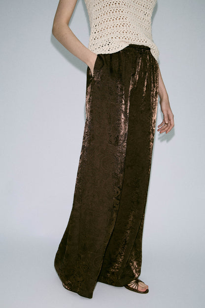 DARK BROWN