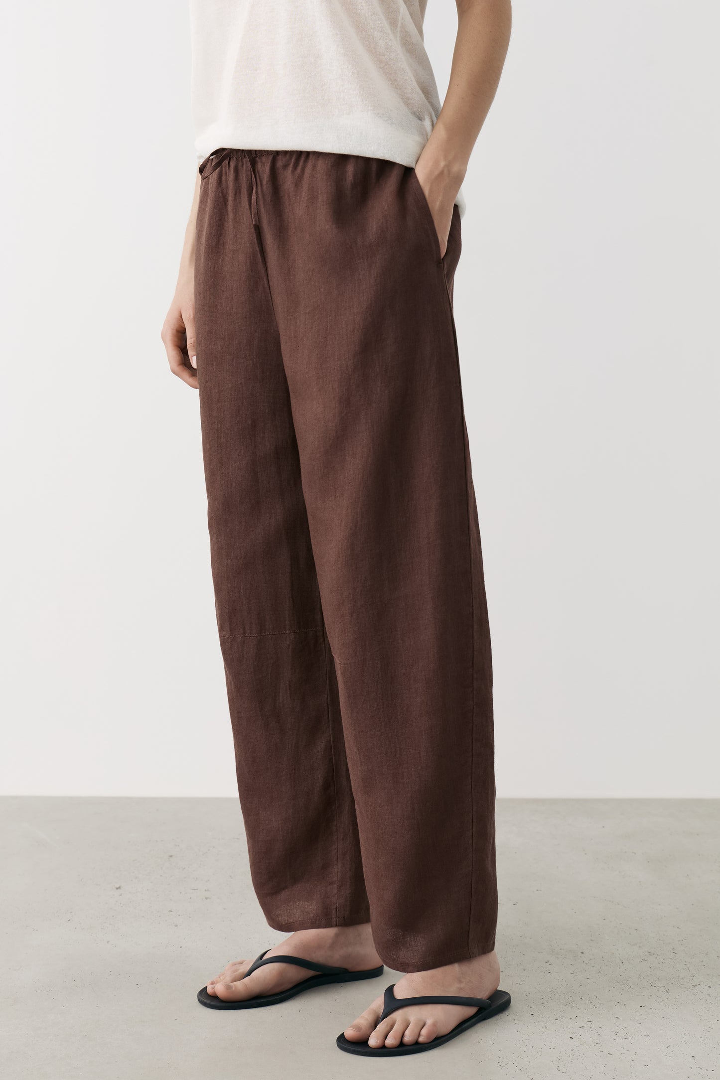 DARK BROWN