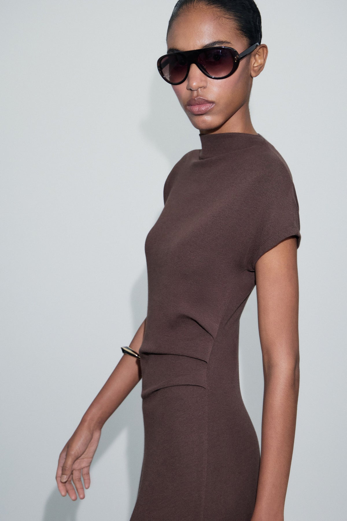 DARK BROWN