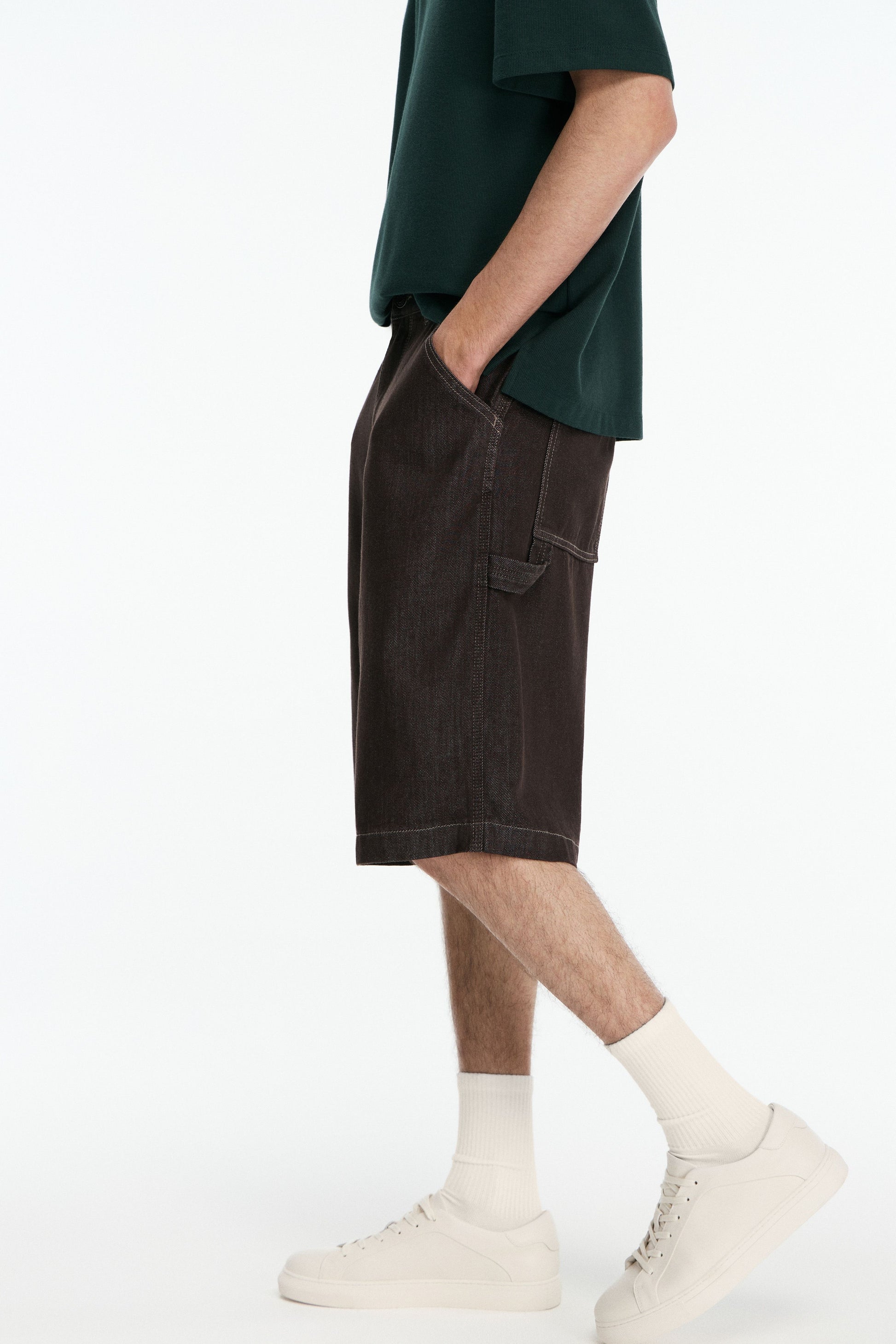 DARK BROWN