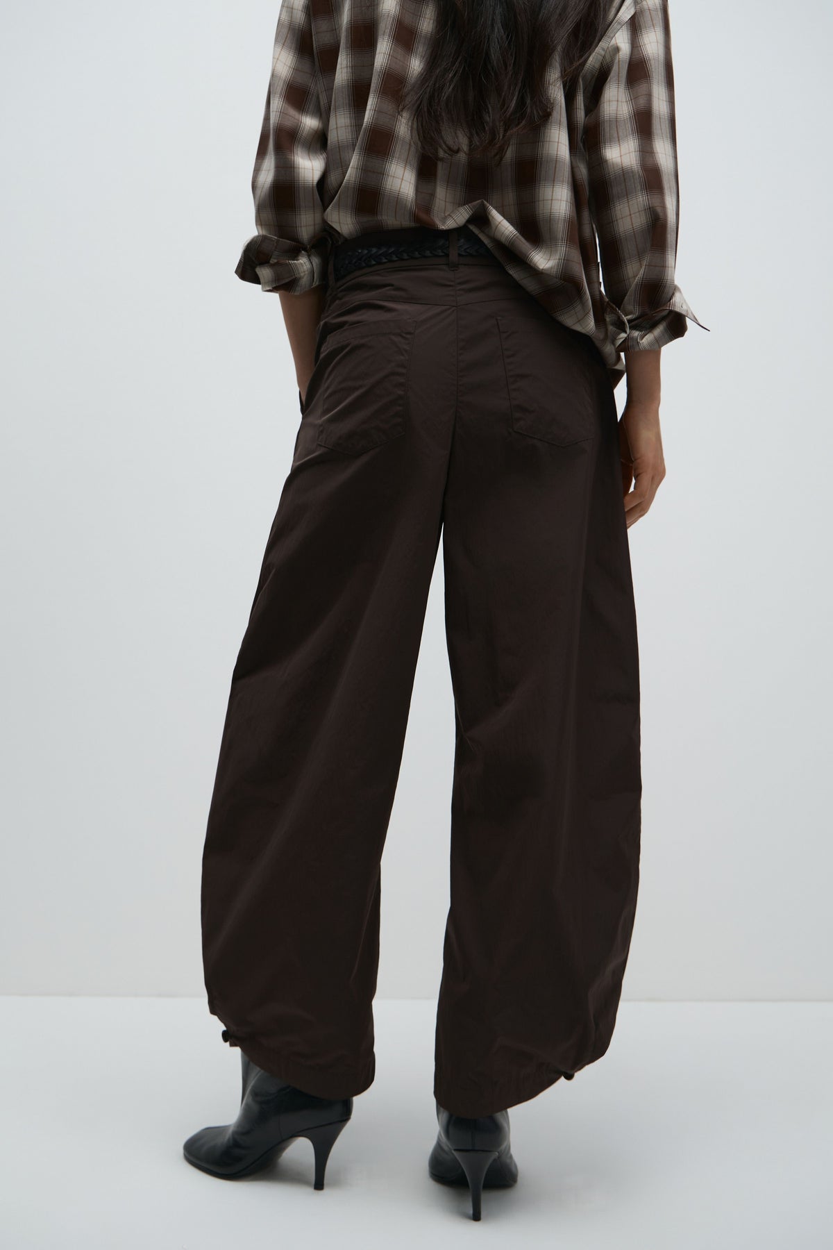 DARK BROWN