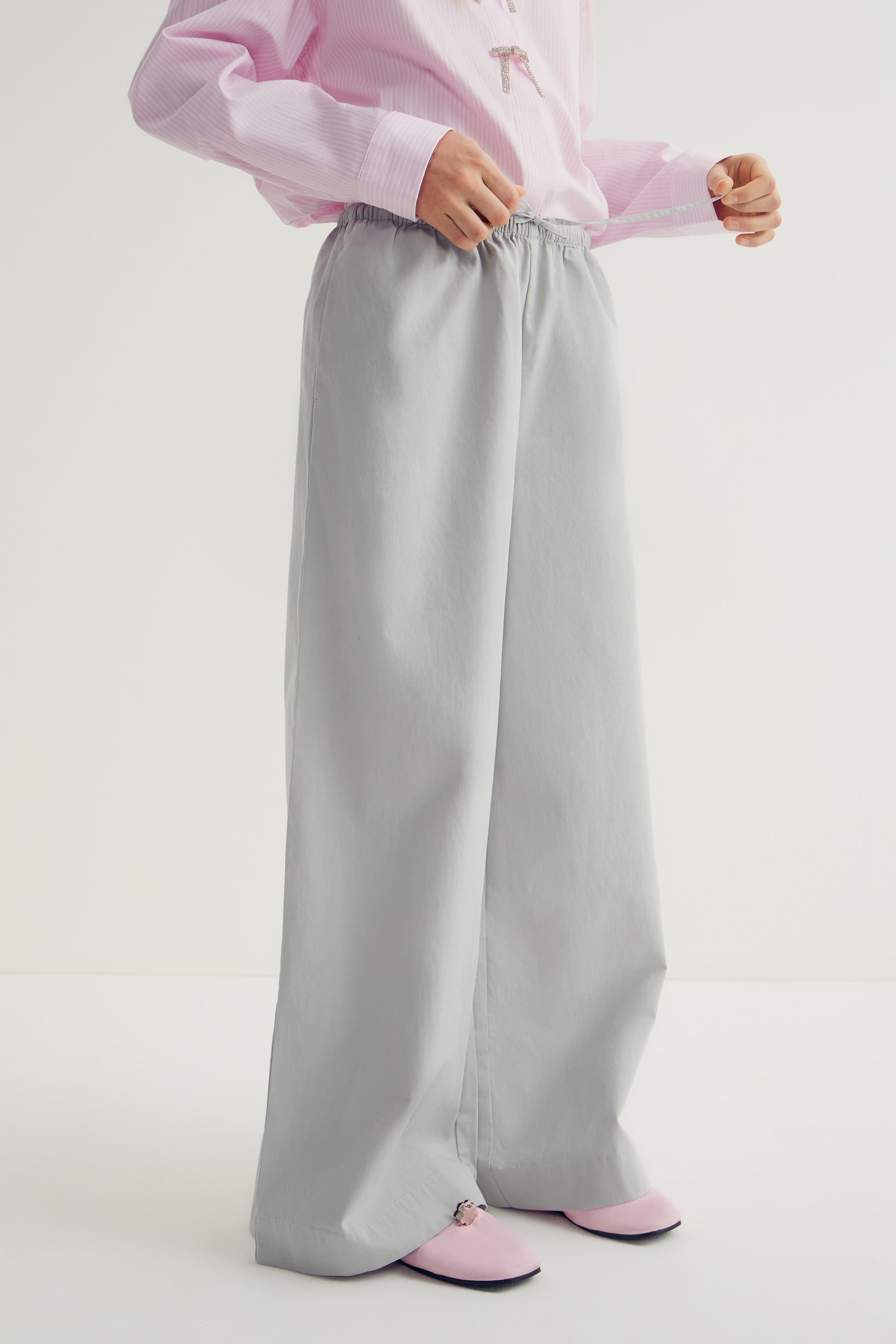 LIGHT GREY