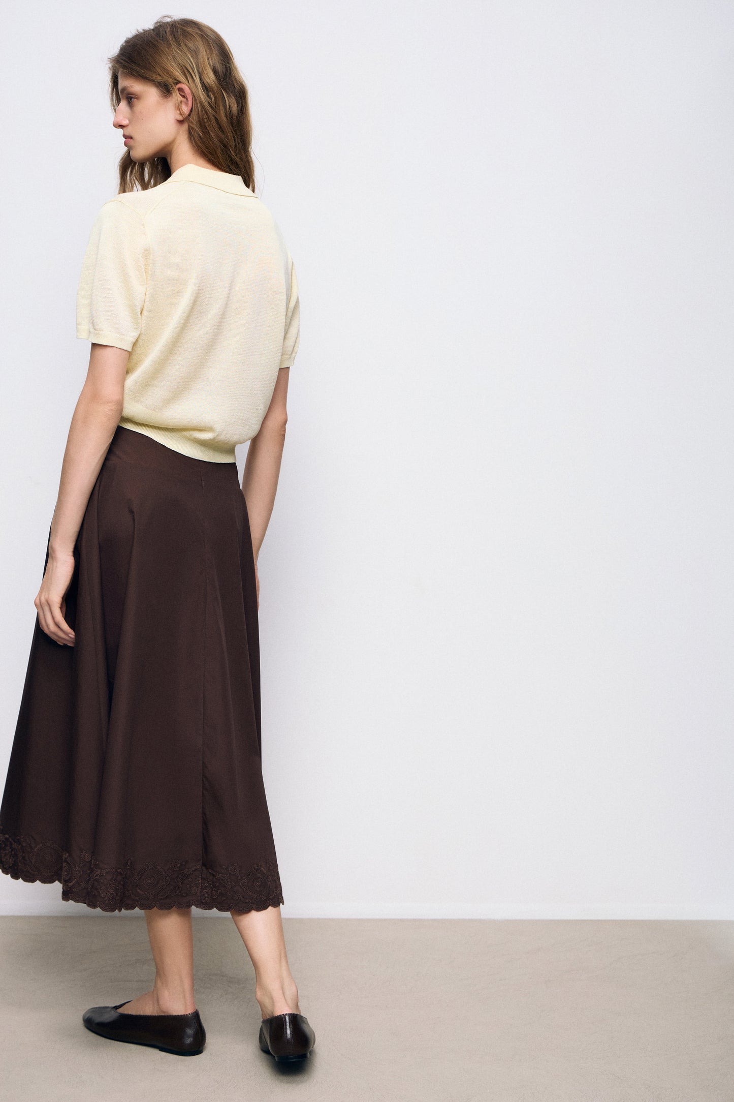 DARK BROWN