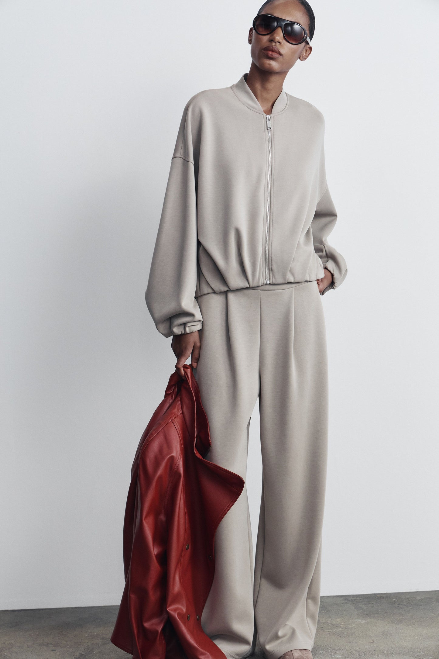 GREY BEIGE