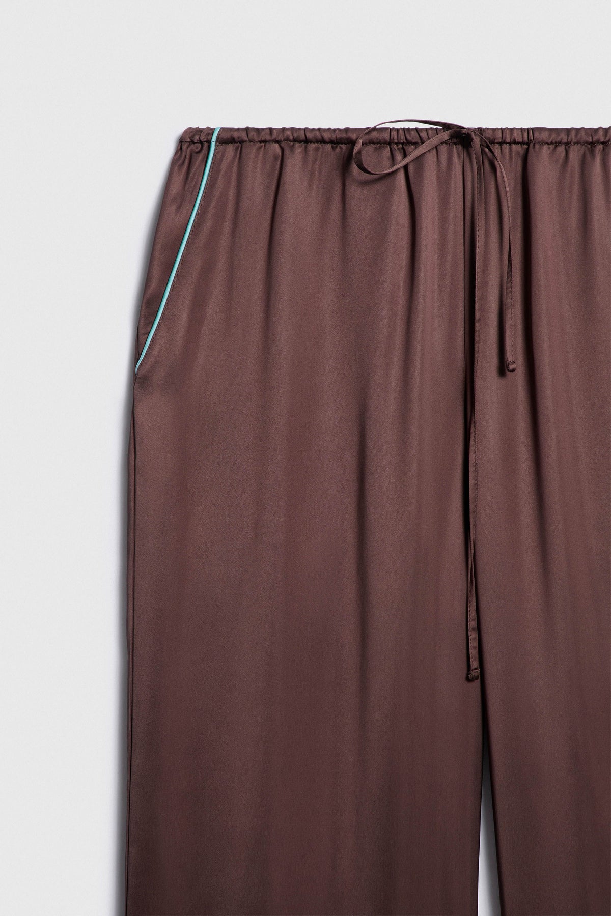 DARK BROWN