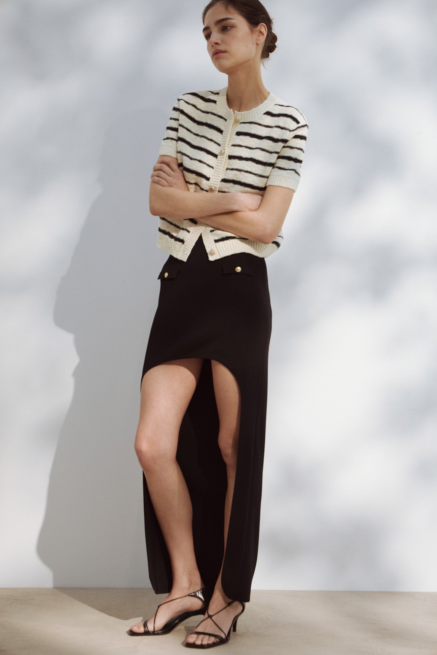 BLACK/WHITE