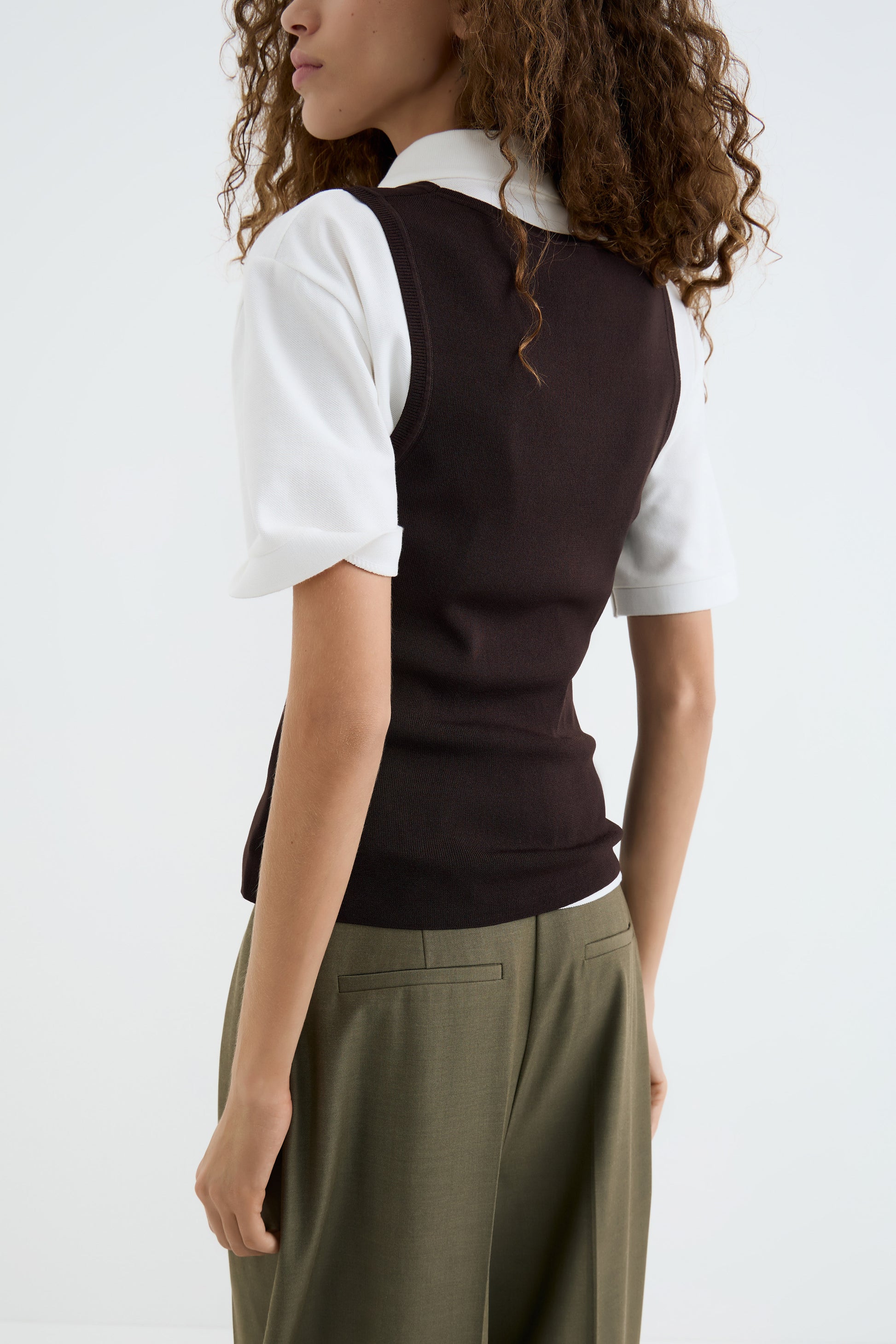 DARK BROWN