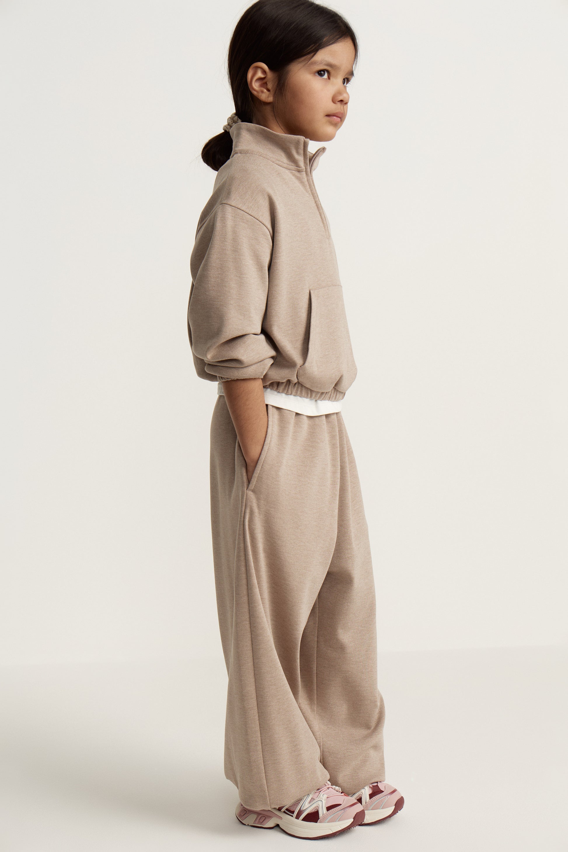 GREY BEIGE