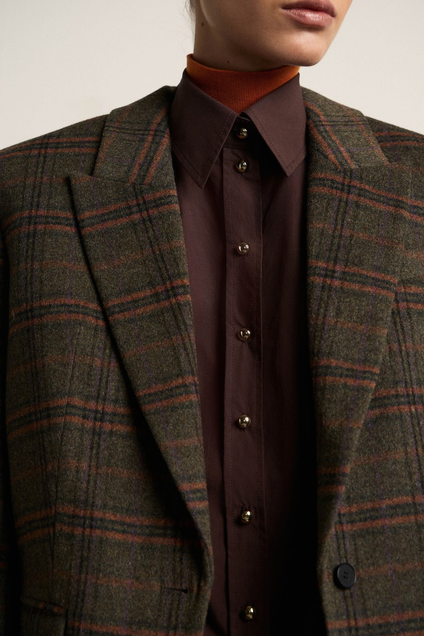 DARK BROWN