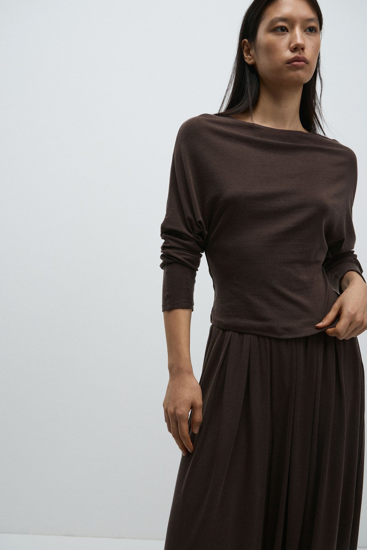 DARK BROWN