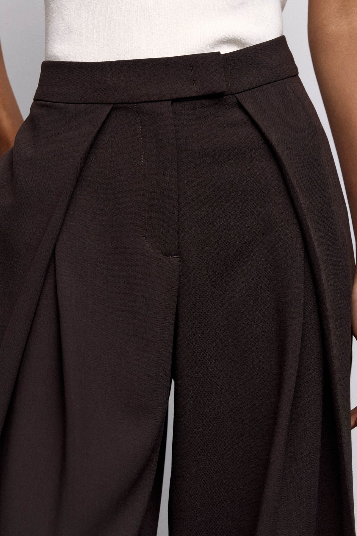 DARK BROWN