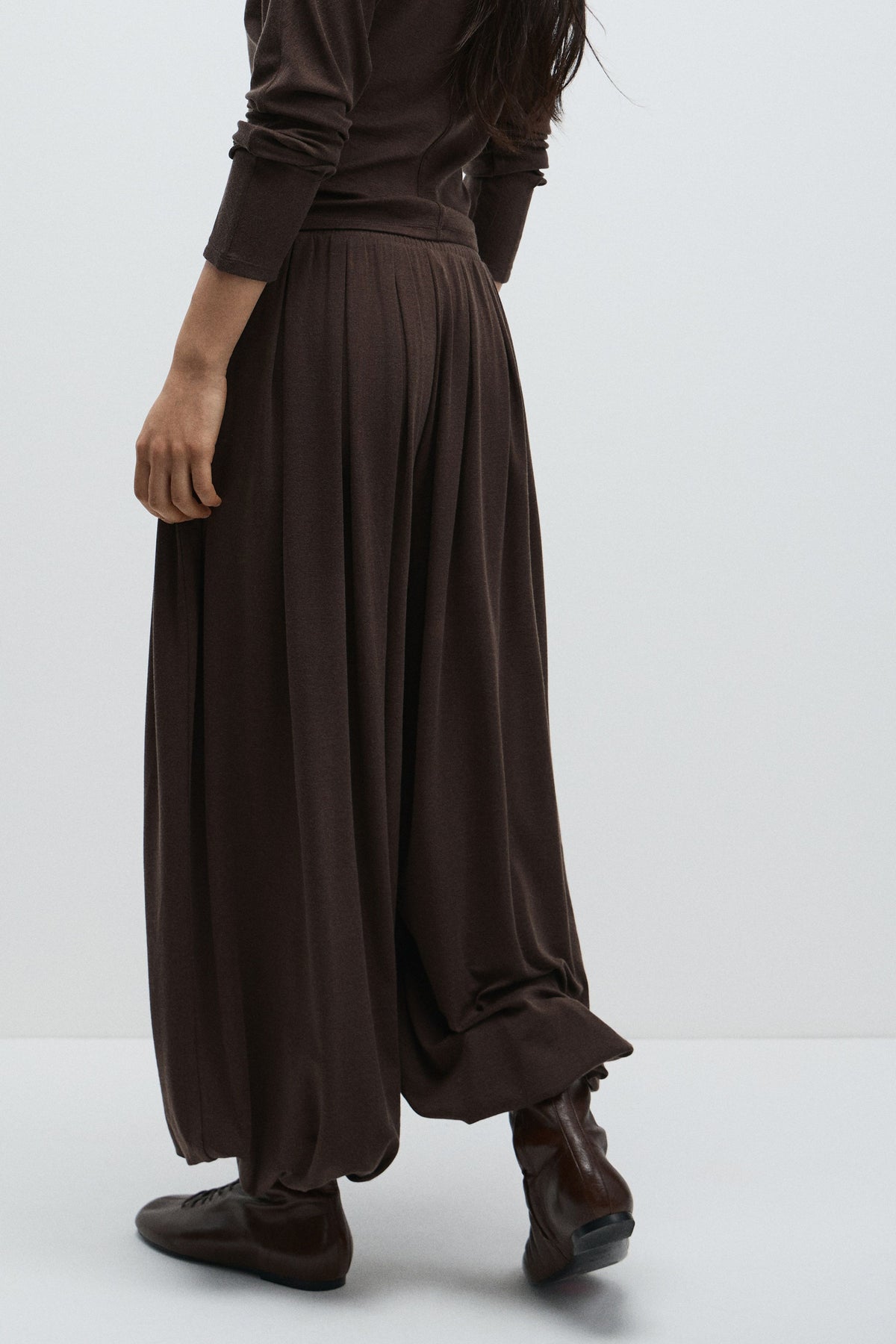DARK BROWN