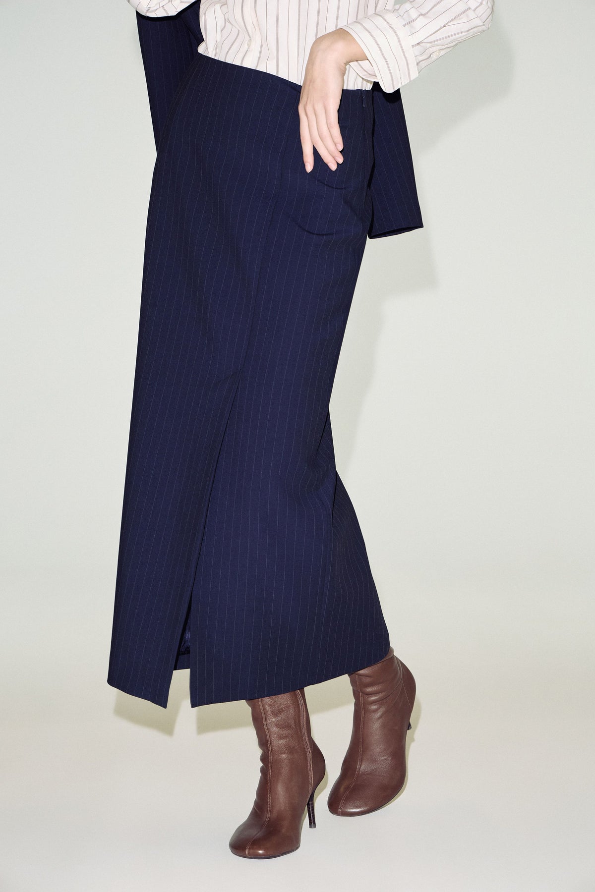 DARK BLUE/WHITE