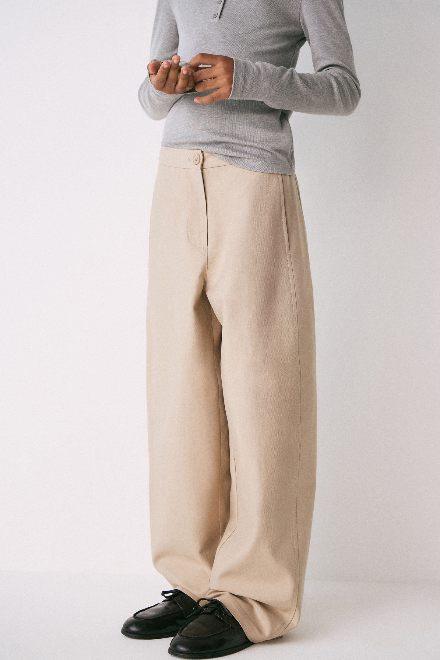 GREY BEIGE