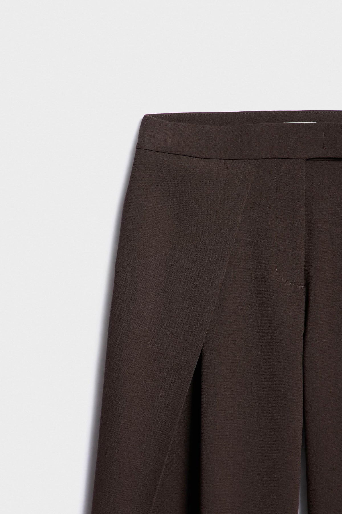 DARK BROWN