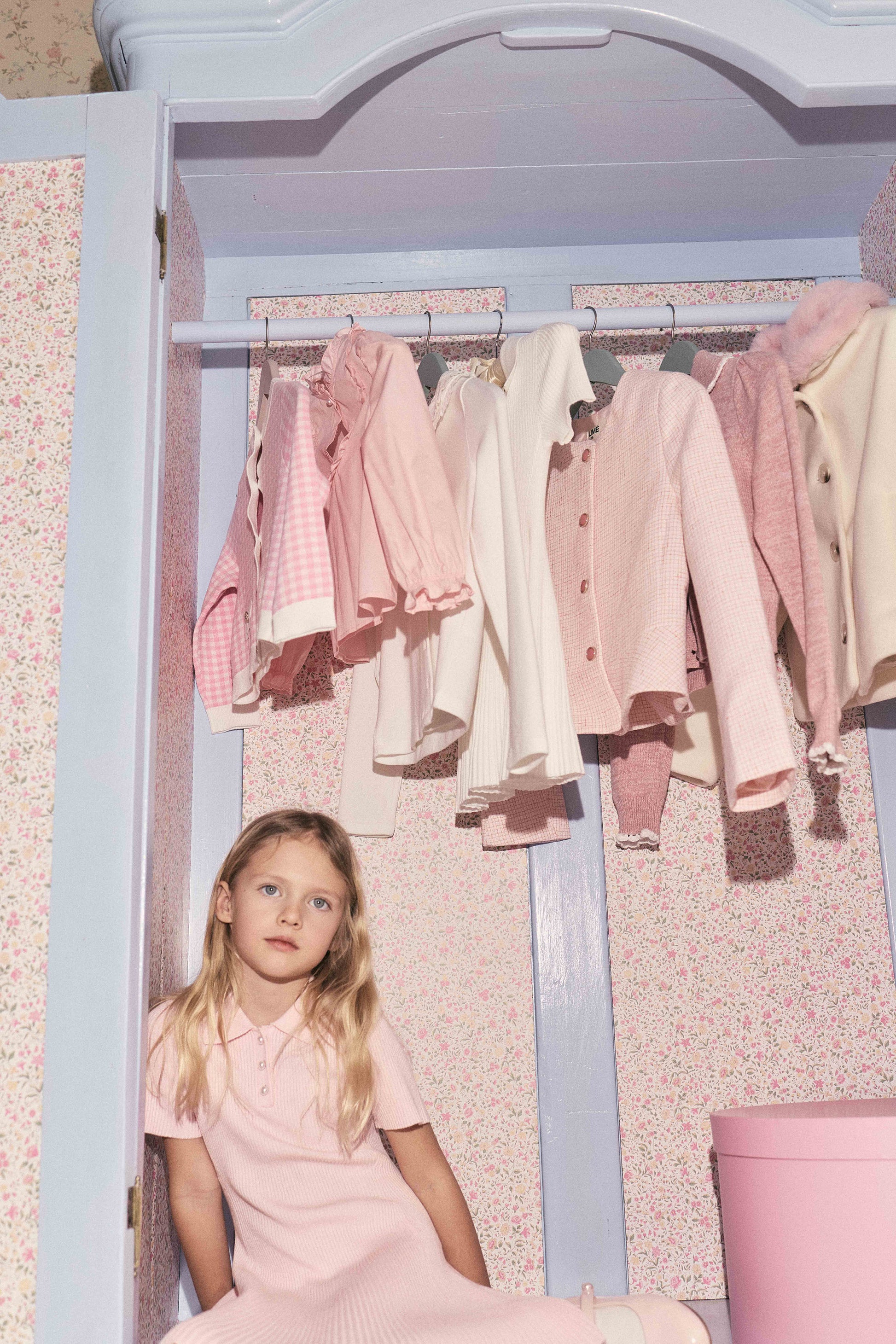 LIGHT PINK